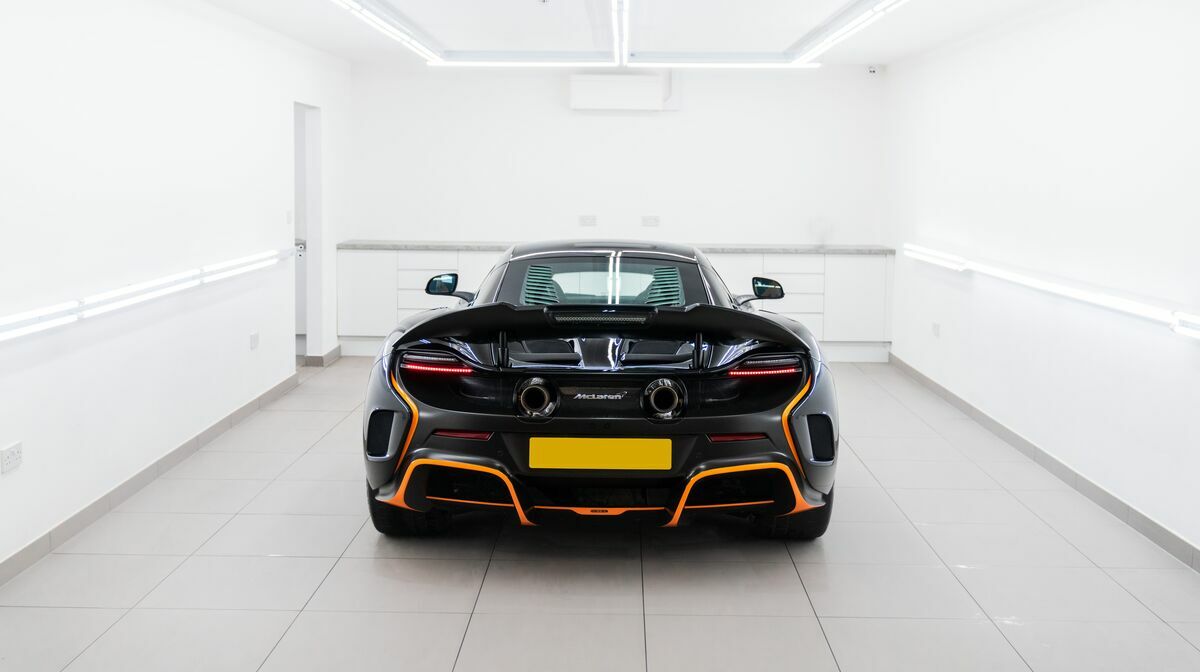 675LT Onyx Black