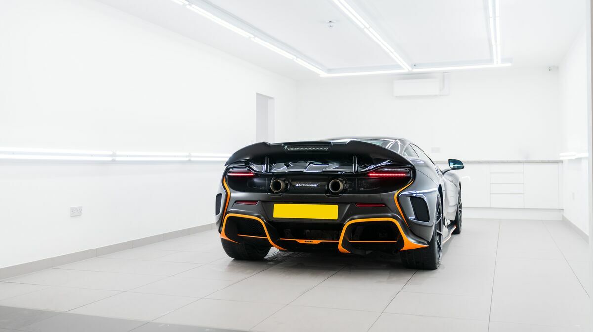 675LT Onyx Black
