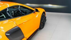 675LT McLaren Orange