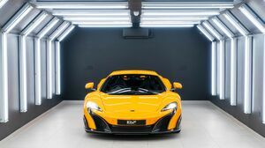 675LT McLaren Orange