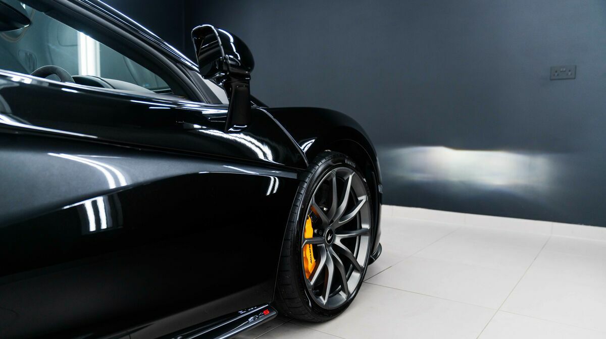 570S Spider Onyx Black