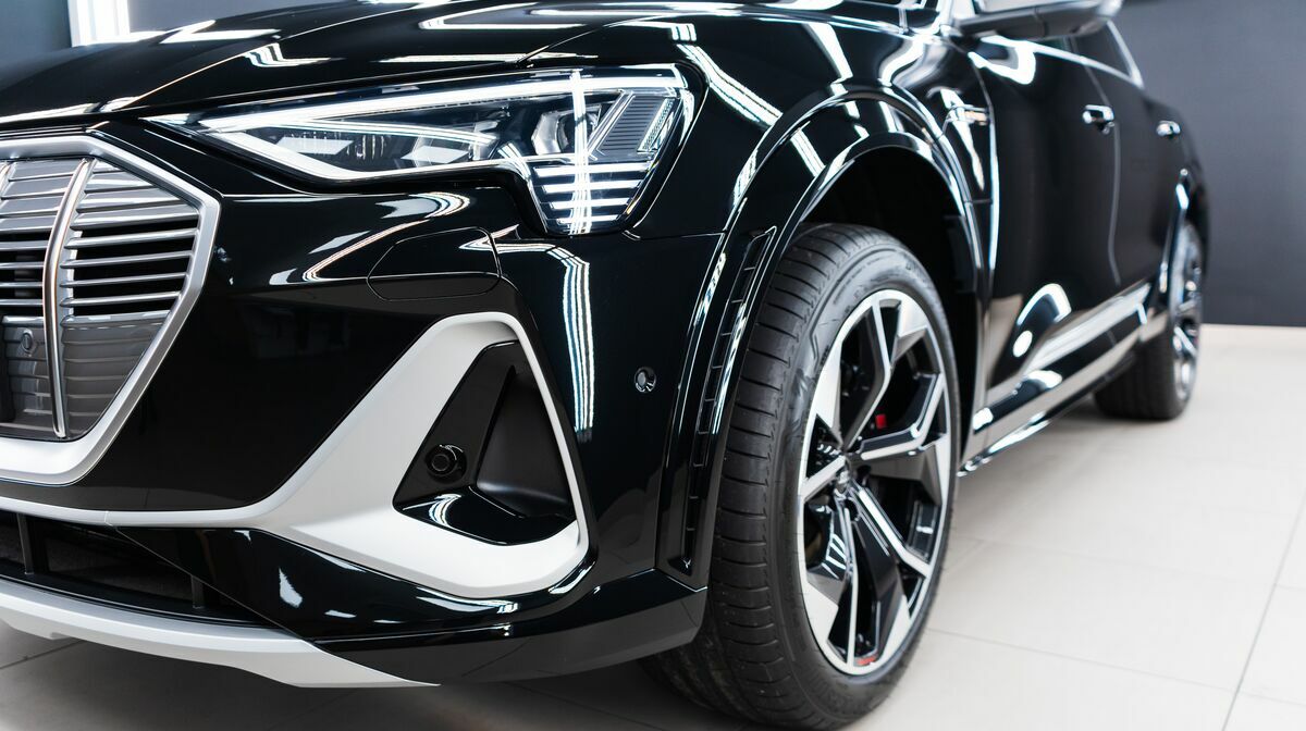 E-Tron Black
