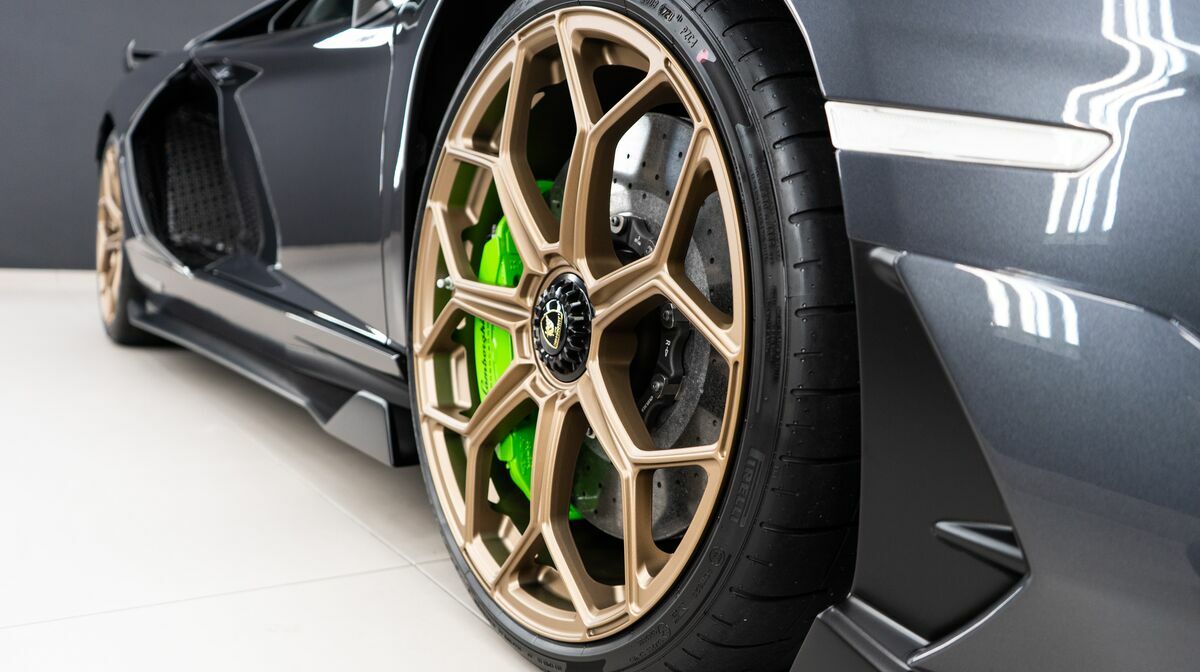 Aventador SVJ Roadster Grigio Estoque