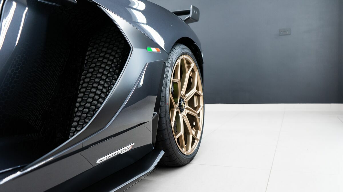 Aventador SVJ Roadster Grigio Estoque