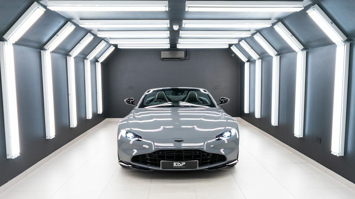 V8 Vantage Roadster China Grey