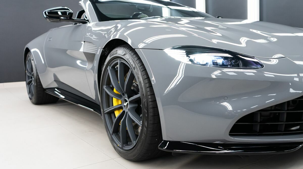 V8 Vantage Roadster China Grey