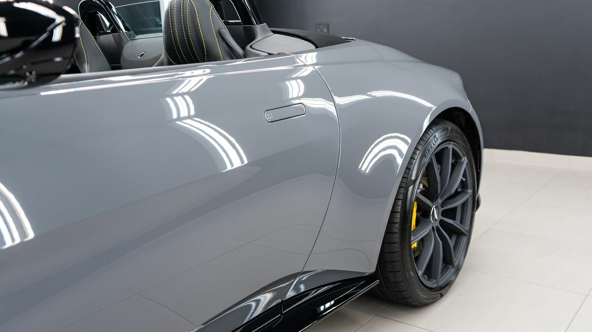 V8 Vantage Roadster China Grey