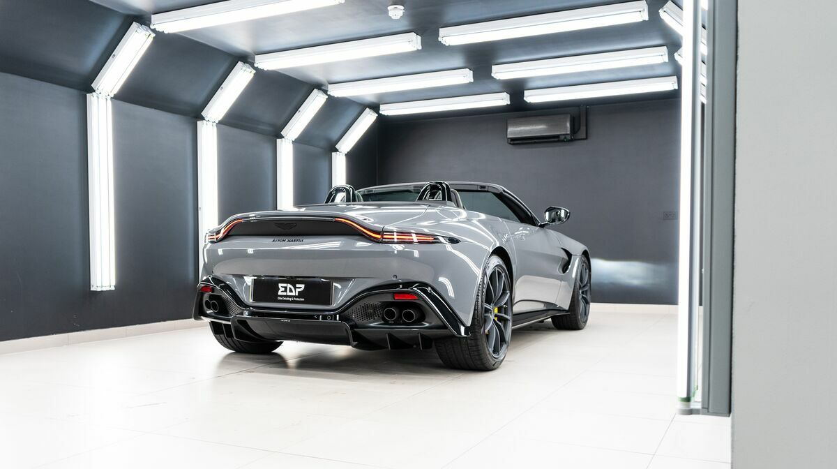 V8 Vantage Roadster China Grey