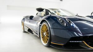 Huayra Roadster Blue Carbon