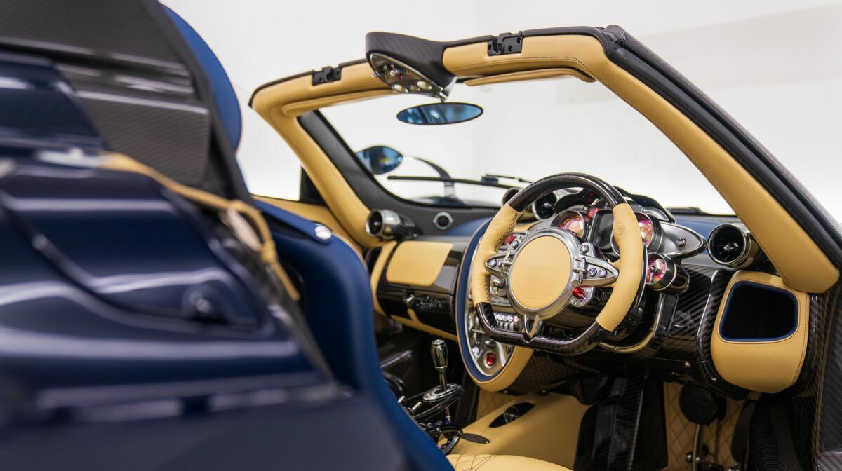 Huayra Roadster Blue Carbon