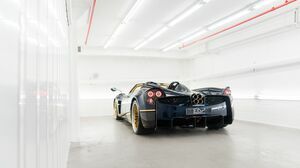 Huayra Roadster Blue Carbon