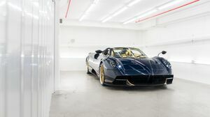 Huayra Roadster Blue Carbon