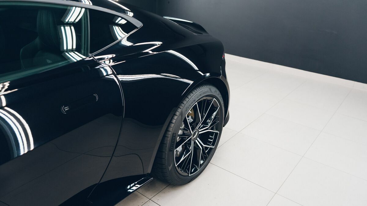 V8 Vantage Onyx Black