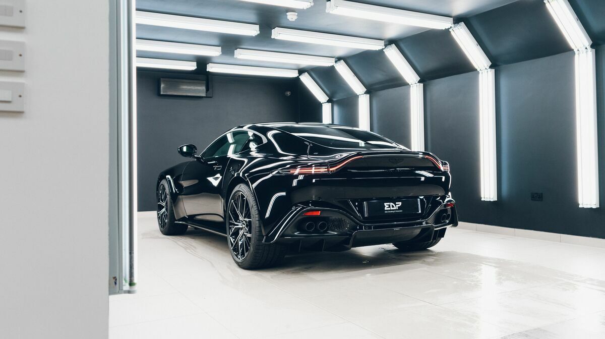 V8 Vantage Onyx Black